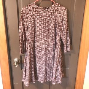 Cute H&M size 6 swing dress with mod flower print.